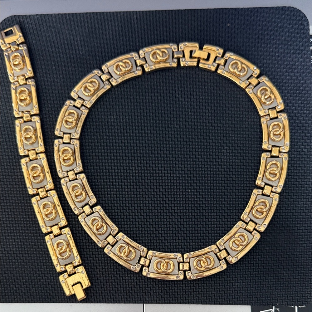 VINTAGE Gold-Tone Link Necklace and Bracelet Set with Interlocking Motif